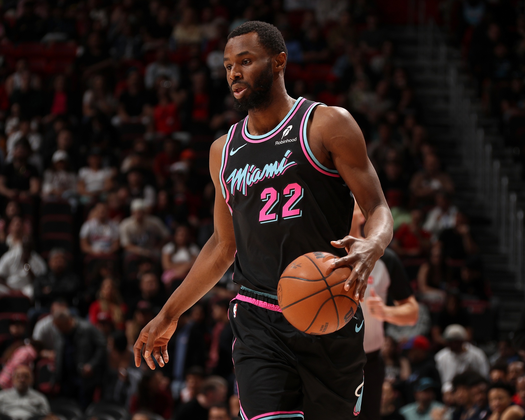 无关键词-1分不算超额~维金斯12投7中&三分7中3 砍下19分&正负值+12